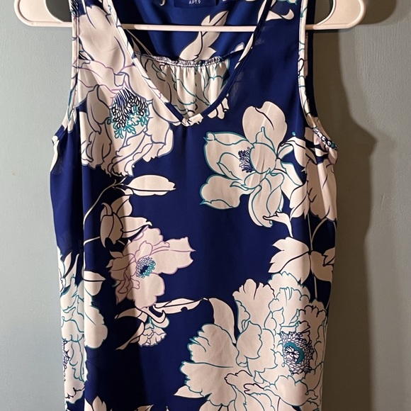 SELLING APT. 9 TOP FOR WOMEN SIZE SMALL COLOR FLORAL BLUE/WHITE💙🤍SPRING SEASON - Picture 3 of 15